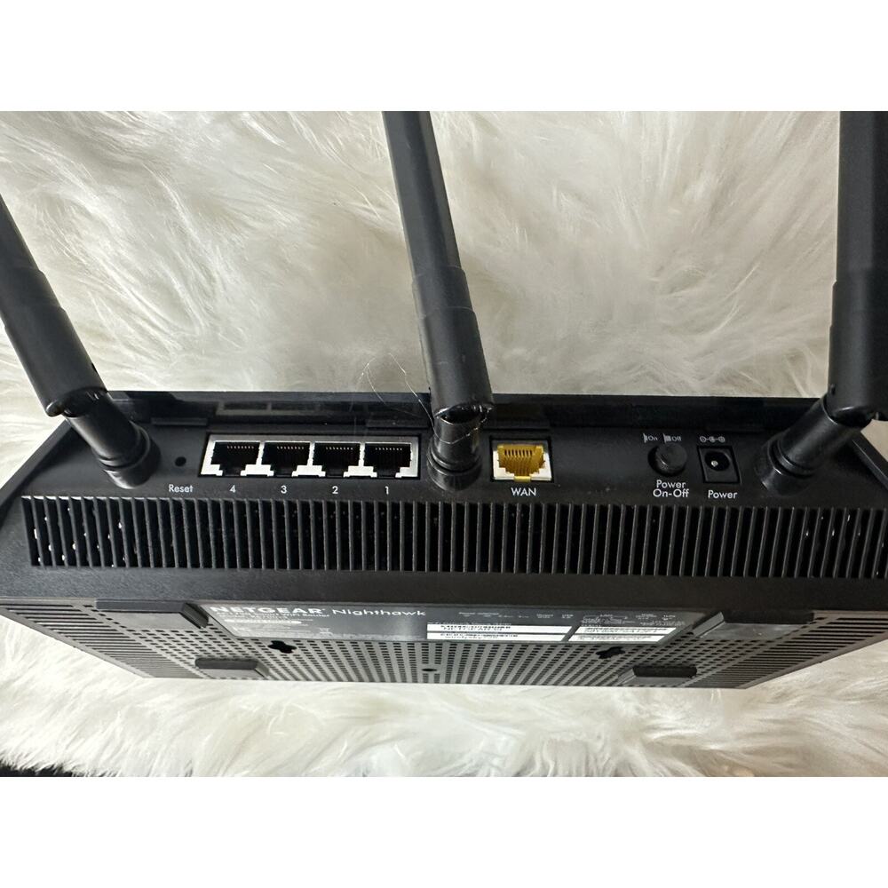 NETGEAR R6700v3 Nighthawk AC1750 Smart WiFi Router - Picture 3 of 5